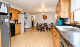 816 12th Ave, Aberdeen, SD 57401