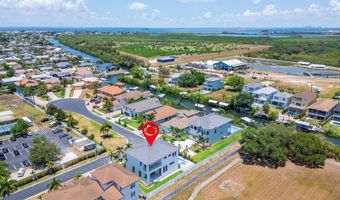 517 Treviso Dr, Apollo Beach, FL 33572