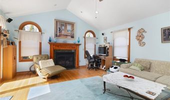 55 Hunter Ave, Newport, RI 02840