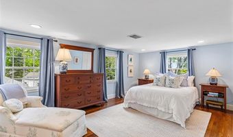 11 Harbour Rd, Barrington, RI 02806