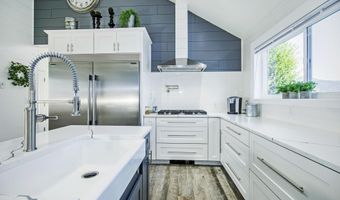 100 Grandview Ln, Bayview, ID 83803