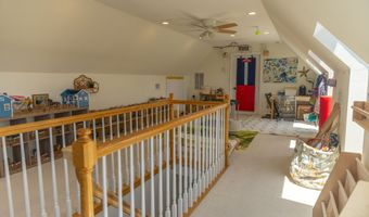18 Waverly Rd, Branford, CT 06405