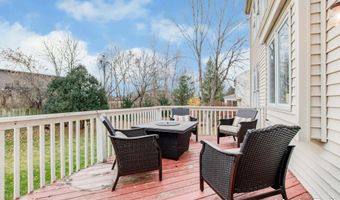 33 Fox Point Ct NE, Ada, MI 49301