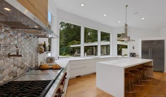 34 Warren Ln, Alpine, NJ 07620