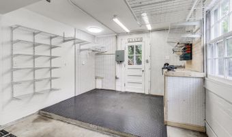 2403 SHERWOOD HALL Ln, Alexandria, VA 22306