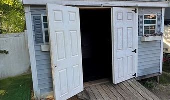 94 Waverly St, Warwick, RI 02889