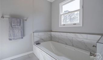 105 Moss Side Dr, Athens, GA 30607