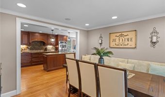 152 Glen Hills Dr, Cranston, RI 02920