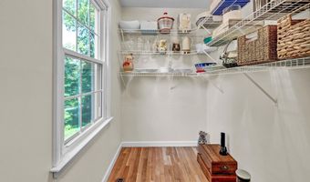 9 Arapaho Rd, Brookfield, CT 06804