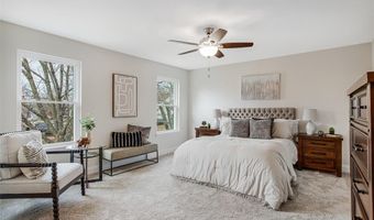 190 Oakbriar Farm Dr, Ballwin, MO 63021