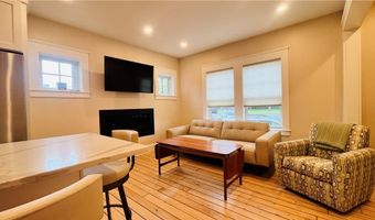 35 Memorial Blvd 1, Newport, RI 02840