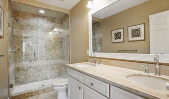 206 Copper Square Dr 206, Bethel, CT 06801
