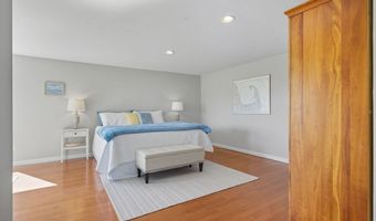 4 Bittersweet Ln 4, Bourne, MA 02532