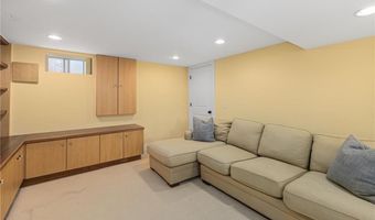 44 Tuckerman Ave, Middletown, RI 02842