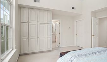 4 Cambridge Dr 4, Danbury, CT 06811