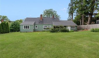 61 Applegate Rd, Cranston, RI 02920