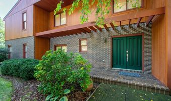 3908 SHORT HILL Dr, Allentown, PA 18104