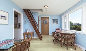 39 Franks Neck Rd, Narragansett, RI 02882