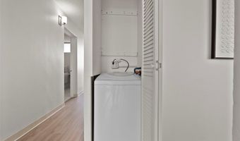 5210 Likini St 1401, Honolulu, HI 96818