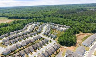 88 Auburn Crossing Dr, Auburn, GA 30011