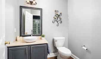 27 Galloping Brook Rd, Allentown, NJ 08501