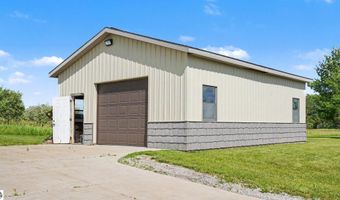 842 W Warwick Dr, Alma, MI 48801