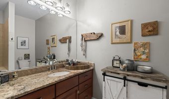 1 Indian Neck Ave APT 6, Branford, CT 06405
