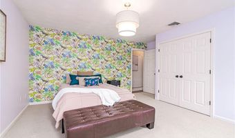 36 Beauchamp Dr, North Kingstown, RI 02874