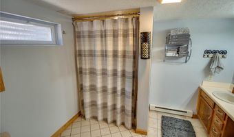 2421 Woodcrest Dr, Alton, IL 62002