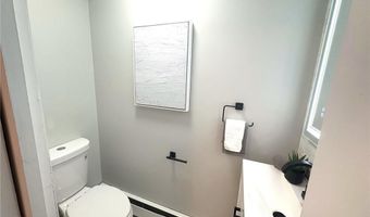 7 Simmons Rd, Barrington, RI 02806