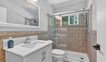 6430 KENHOWE Dr, Bethesda, MD 20817