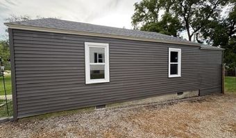 613 E Highland St, Aurora, MO 65605