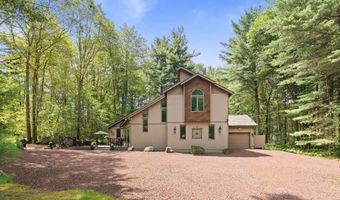 129 Woodbury, Blakeslee, PA 18610