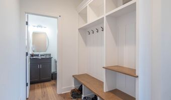 921 Justine Cir E, Indianapolis, IN 46234