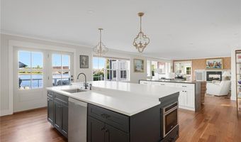 5 Hampden St, Barrington, RI 02806