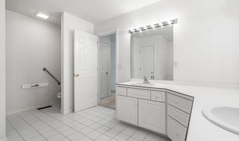 7 St Andrews Dr, Bedford, NH 03110