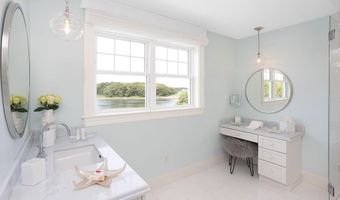 1040 Buttonwoods Ave, Warwick, RI 02886