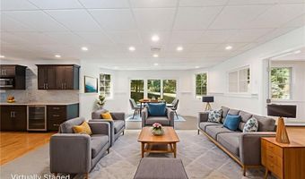 16 Hillside Rd, Cumberland, RI 02864