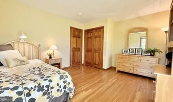26 POLING FARM Ct, Belle Mead, NJ 08502