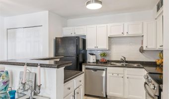 415 LAKEPOINTE Dr 103, Altamonte Springs, FL 32701