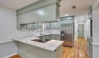 102 Hickory St, Brandon, MS 39042