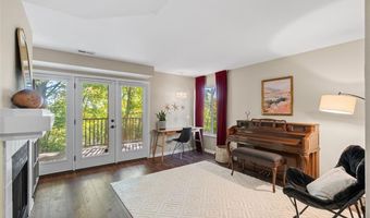 35 Ridgeview Circle Ct, Ballwin, MO 63021