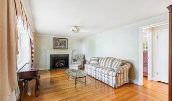 124 Longview Dr, Cranston, RI 02920