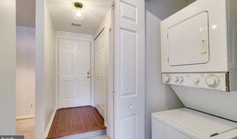244 S REYNOLDS St 303, Alexandria, VA 22304