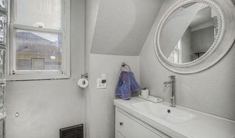 218 E 7th St, Ames, IA 50010