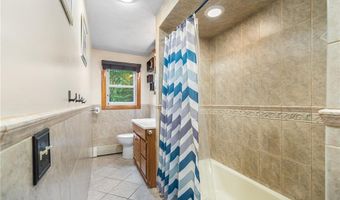18 Magnolia Ln, Coventry, RI 02816