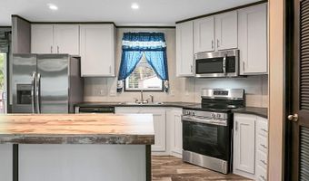 317 Pooshee Plantation Way, Bonneau, SC 29431