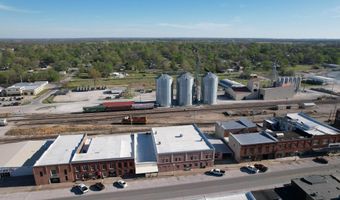 23 W Olive St, Aurora, MO 65605