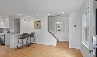 1453 N LONGFELLOW St, Arlington, VA 22205