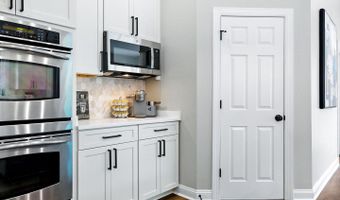 22530 FOREST RUN Dr, Ashburn, VA 20148